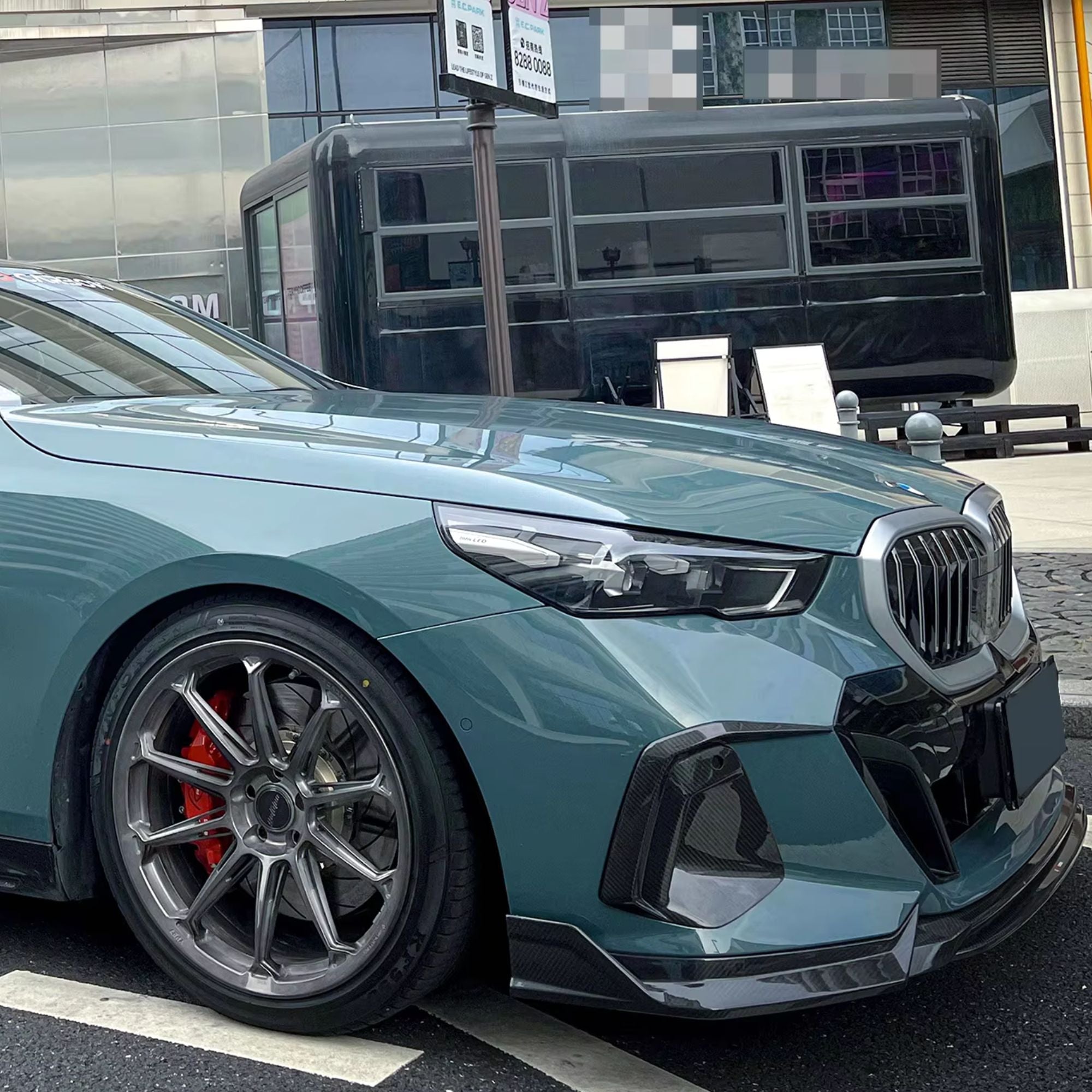 BMW Série 5 G60 G61 Carbone Pré-imprégné Inserts de pare-chocs avant Tk Style Par OPTIC (2024+)