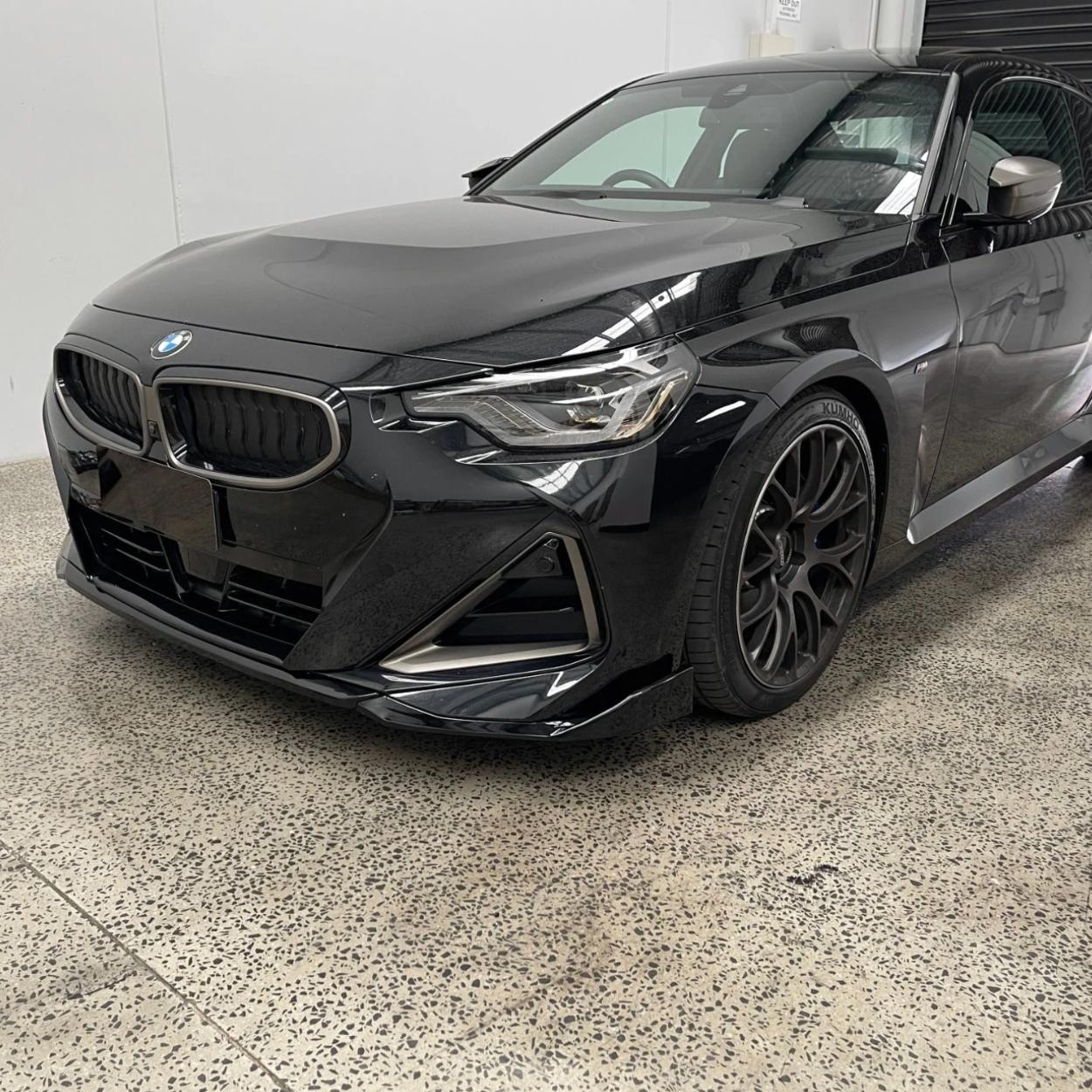 BMW Série 2 G42 MP Style Noir brillant Lame avant (2021+)