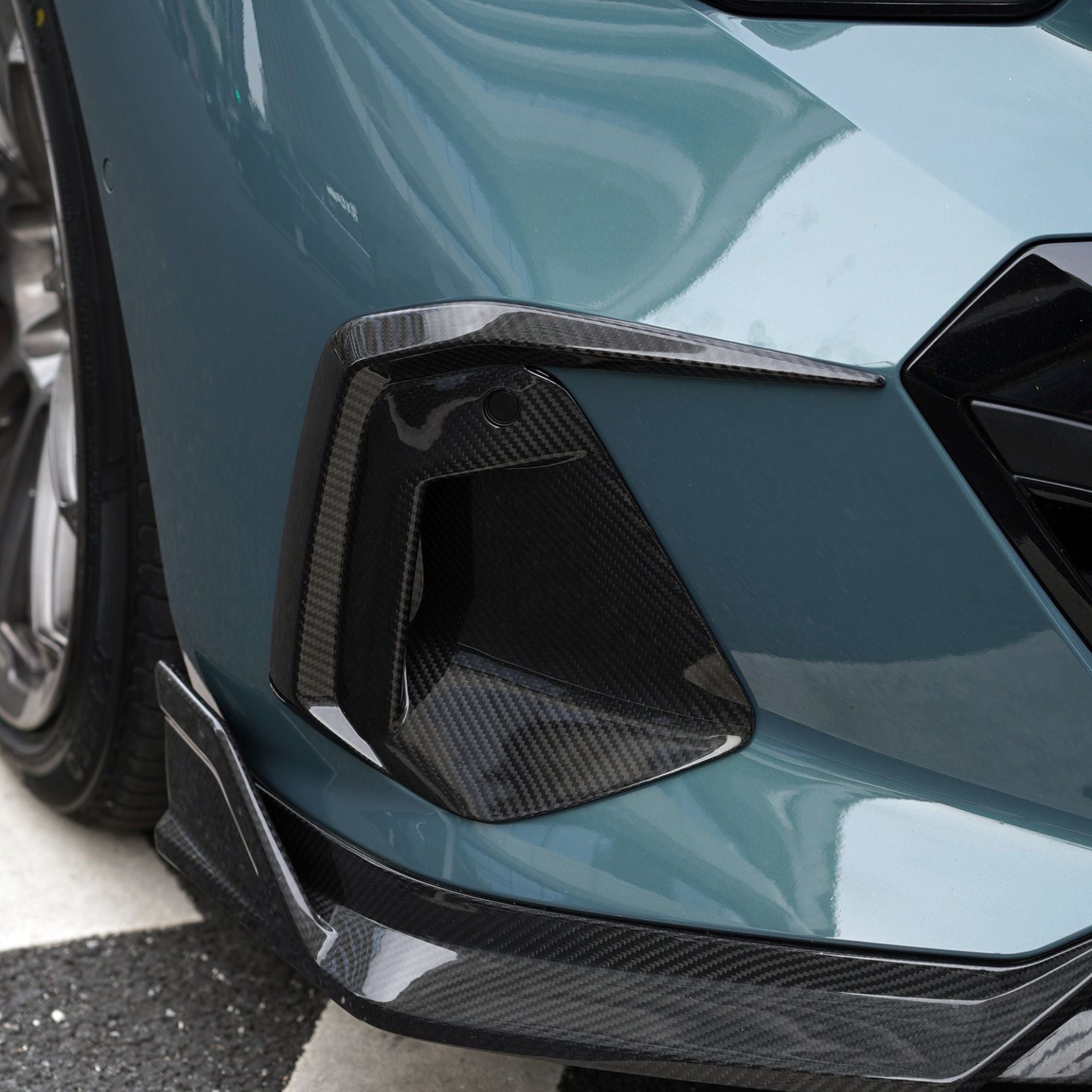 BMW Série 5 G60 G61 Carbone Pré-imprégné Inserts de pare-chocs avant Tk Style Par OPTIC (2024+)