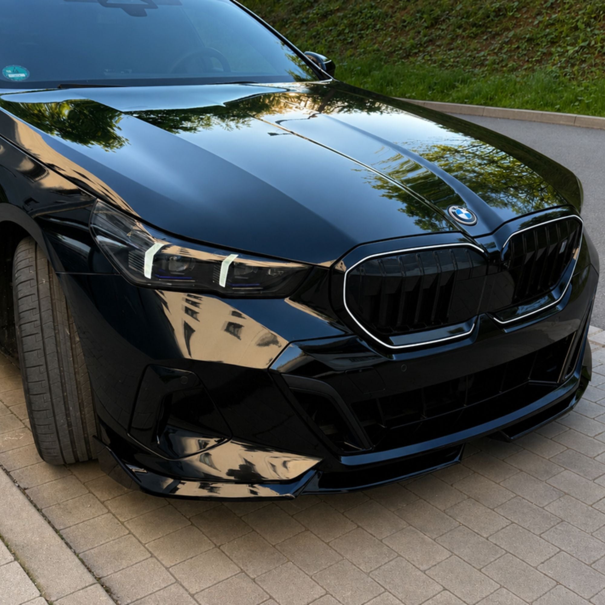BMW 5 Serie G60 G61 Glanzzwart MP Stijl Voorlip Splitter (2024+)